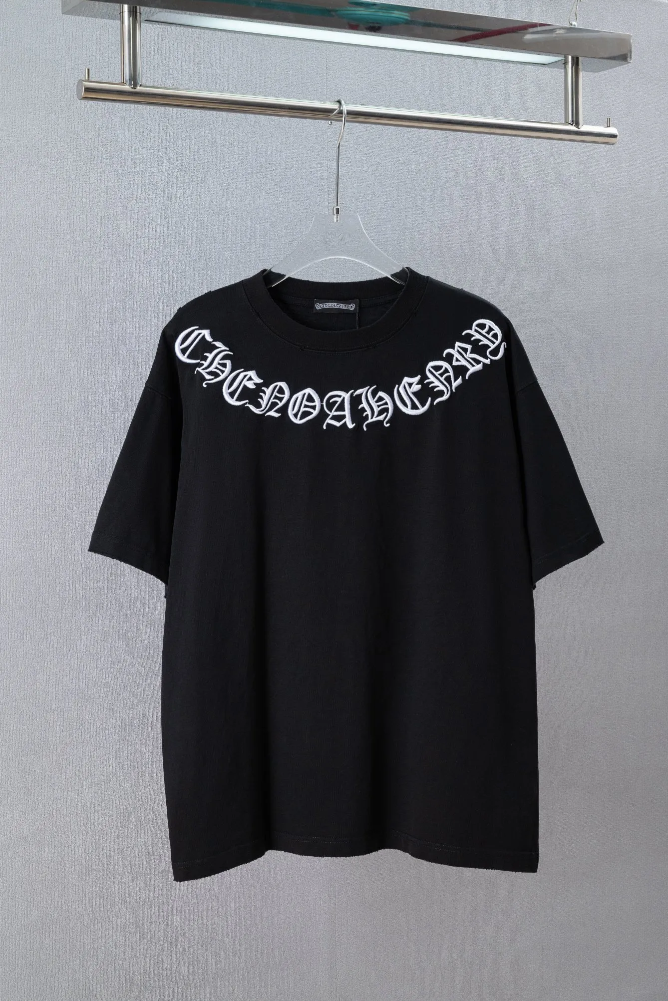 :(Q ) Chrome Hearts 26ss New Arrival T Quality ， ，Breathable ， ， Oversize ， Same Style ， 。 Classic ，Retro ， 。 ， 。 ， 。 、 、 ， 、 、 ，Versatile ， ， ！ Size：s—xl ：Black White